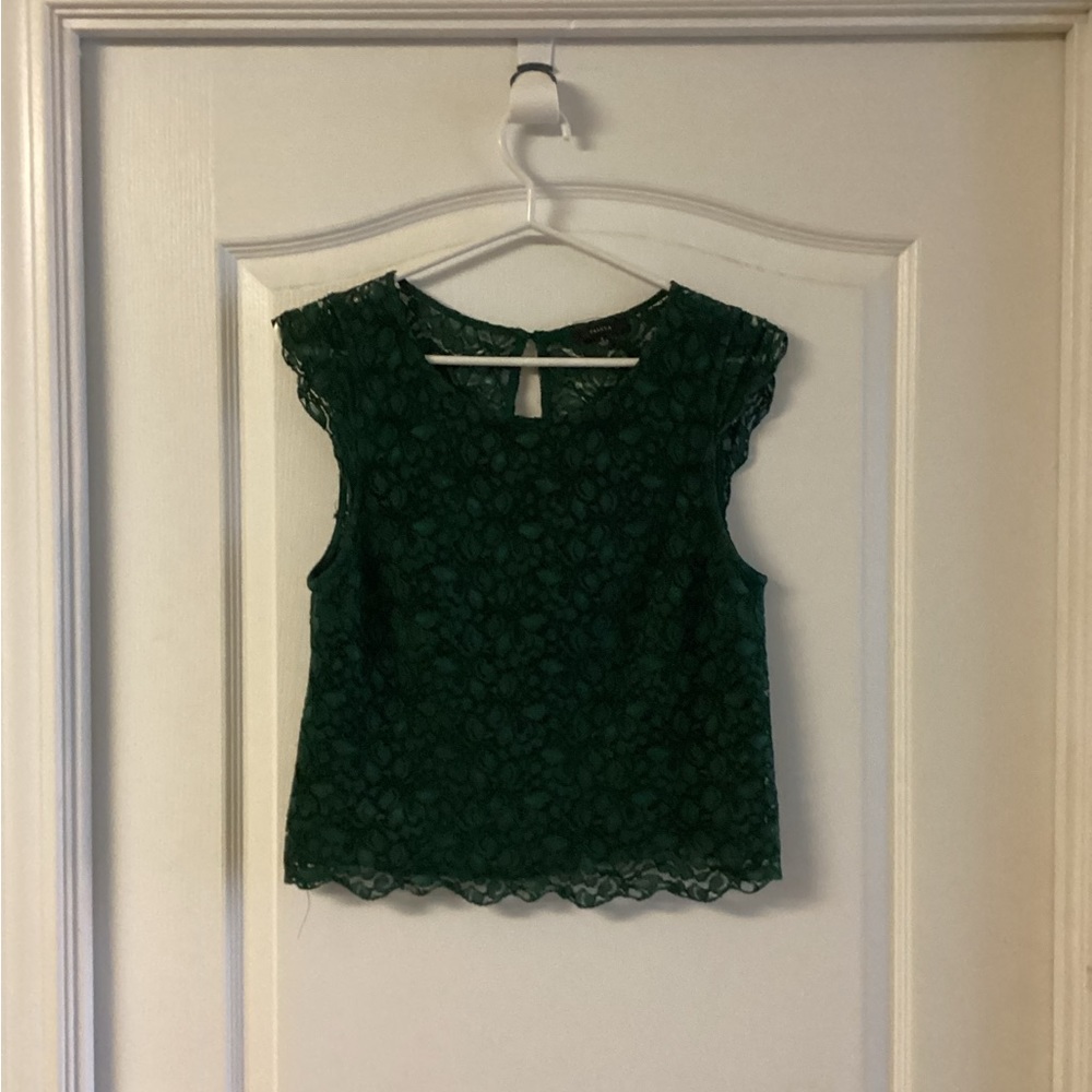 Aritzia Talula Green Lace Sleeveless Blouse Size S